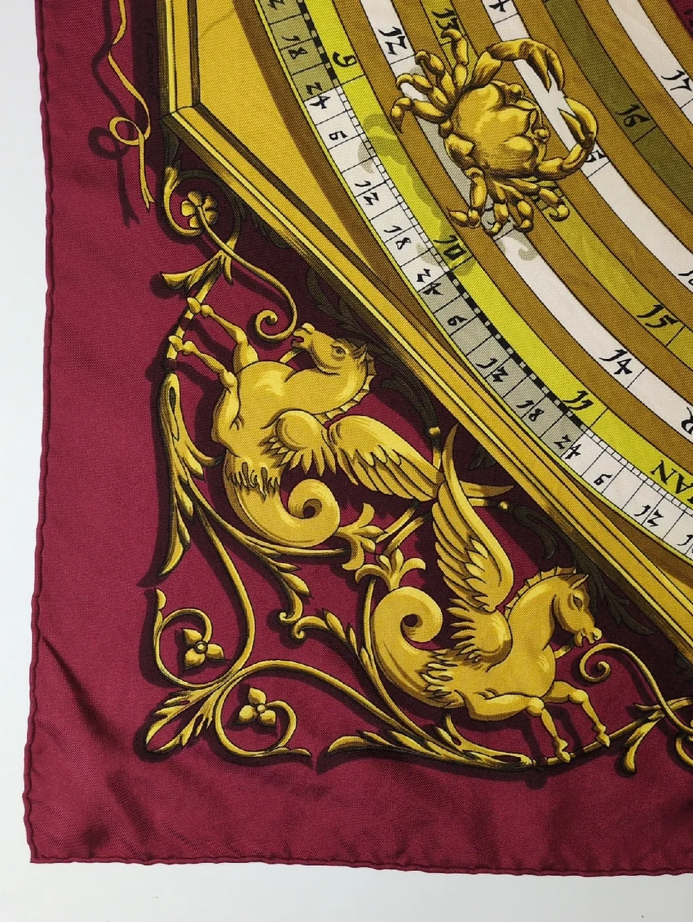 Hermēs Astrologie Dies et Hore Carre 90 Silk Maroon Gold Scarf 87x87 cm With Box